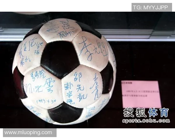 足球明星签名贴纸的魅力与收藏价值探讨 足球明星签名贴纸的魅力与收藏价值探讨